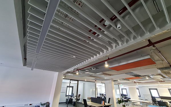 cure yapı akustik keçe tavan paneli akustik kaplama uygulama