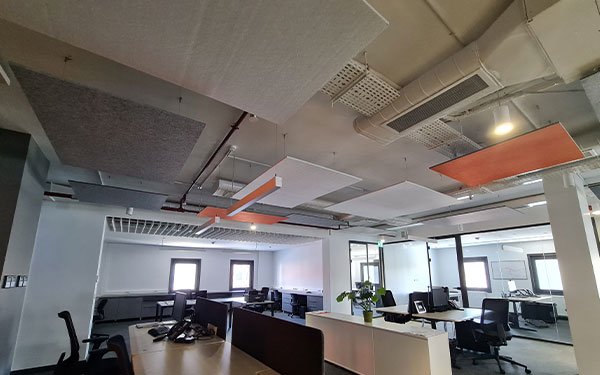 cure-yapı-akustik-keçe-tavan-paneli-kaplama